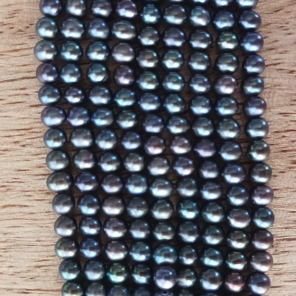 GII Nine Strand Freshwater Pearl Choker with .925 Fittings. Peacock - Picture 6 of 7